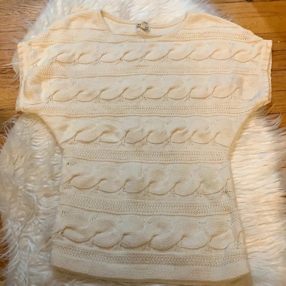 Women’s Express ivory short sleeve sweater XS - Picture 1 of 2